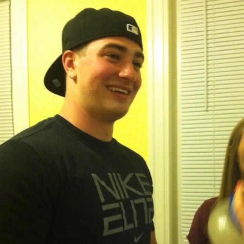 feolamv12's profile picture. 