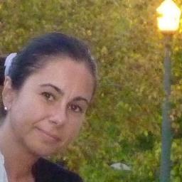 Periodista especializada en información financiera y bursátil; tras colaborar con Forbes y 20minutos, vuelvo a mi casa: Cinco Días. Máster en comunicación 2.0