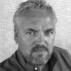 Älskar webbstandarder, strategier, SEO, Fotografering, webbdesign, sociala medier... arbetar som webstrateg. Bor vid havet för kärlekens skull.