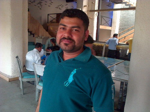 I am Avishek kumar stay in delhi and working in Restaurant And Bar since 16 Years.