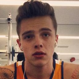FC criado dia 11/03/13 pro MOÇO LOIRO TATUADO  @pcastagnoli  . aé, meu nome é Joyce ;) haha 
http://t.co/GfaJWrCtNt TARADA POR NARIZ ♥