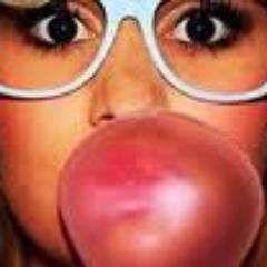 Tu me follow je te follow back! Je suis la reine des #RT et aussi je suis #directioner  ♥ Si sa te gêne bas  je t'emmerde :D  ʕ•ᴥ•ʔ! A et j'ai la SWAG attitude