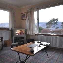 Craigmoss Guest House
62 Pilrig Street Edinburgh, EH6 5AS. Scotland, UK

Tel/Fax: (0)131 554 3885. Mobile: (0)7930 358 108
harry@craigmoss.co.uk