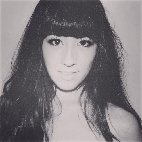 Marta_Serranoo's profile picture. Publicidad a veces, diseño gráfico por venir, sonreir a la vida por lo que tengo y por encima de todo... amor incondicional por los gatos.