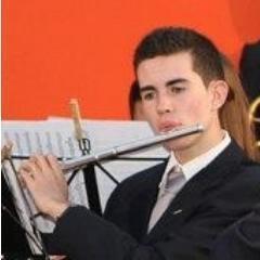 Músico,melómano clásico y flautista.