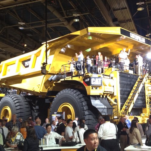 Comercialización de equipos y repuestos de maquinaria pesada - HeavyEquipment. Exportamos a toda Latinoamerica y el Caribe. info@imredaexports.com