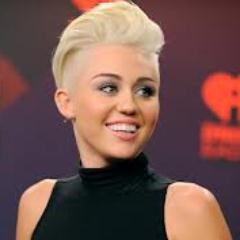 Sou  a Miley-Cyrus-VEVO-  do habblet  :)   me add lá,
Amo meus fãns, minha familia, e etc.... S2