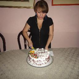 soy una chica muy romántica me encanta la música y sobretodo los paisajes naturales.te amo dios patria y  libertad !!!!!!!!!!!!!!!!! arriba la revolución carajo