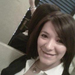 Autocritica, Soñadora y Orgullosa . mis fascinaciones : La luna, la playa, una sonrisa perfecta y un buen perfume!!!