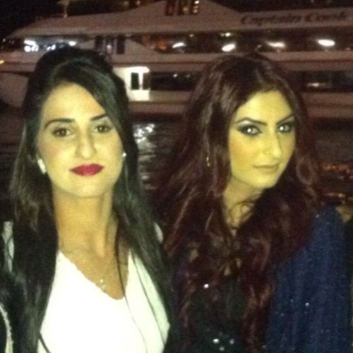 An aspiring makeup artist, currently a student of pyschology at uws.