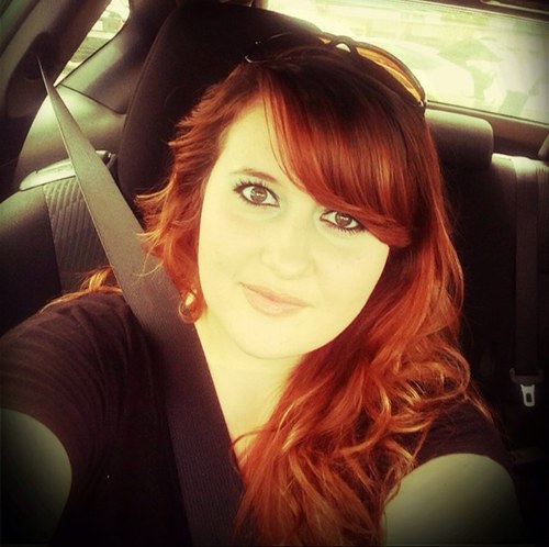 Hi im erica im 17 i love music follow me !..... I follow back ;)