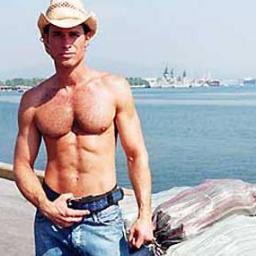Fã de MIchael JAckson o melhor artista de todos os tempos e tmb amo o ator argentino sebastian rulli