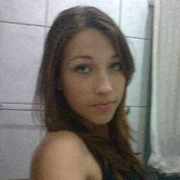 “Ela Realmente não está sozinha , está com si mesma.”  '--'