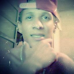 Mesmo que o inimigo queira te ver caído triste, ferido e abatido, jamais se renda não se entregue, foi DEUS quem te escolheu.