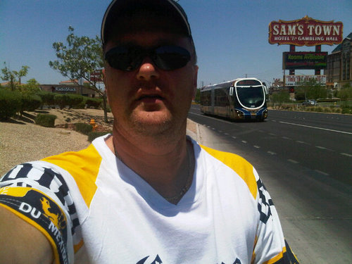 43 years young. Mail Carrier and Professional Miniature Golfer. Like to bowl and cycle too. Single :)