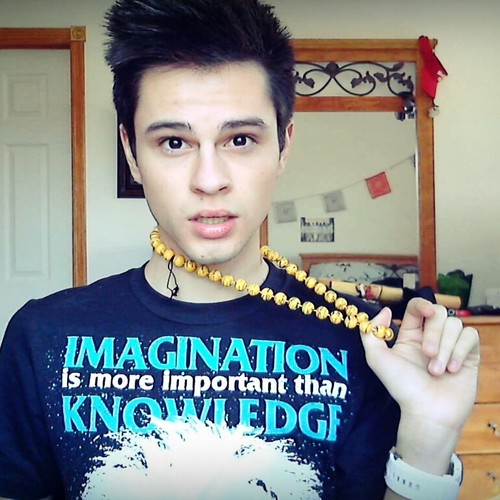 JWillygoat's profile picture. Kpop enthusiast, Follower of fashion, College student, Just Julian.