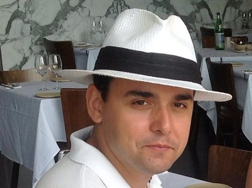 Avid reader, experienced financier, huge fan of Sir Anthony Hopkins and Sir Jefferry Archar. A value investig believer. Australian citizen. A dad.