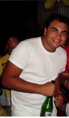 Sou um cara tranquilo, animado, que gosta de curtir a vida...Jogar uma bolinha e transmitir alegria a todos os que estão perto de mim!!!