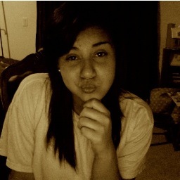 Hey WhAt Up Follow me and i will Follow back kisses:) living My dreams Becoming a Singer LoL Tweet Me Muahh
