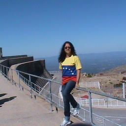 Cristiana. Me defino con las palabras Lealtad amor bondad
