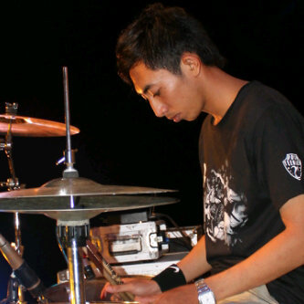telling english for learners, play drums on @StepbacknHorror
