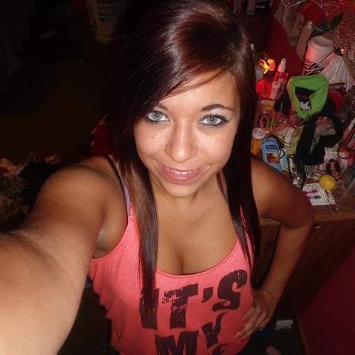 Ashley Roberts here! I like hanging with friends and talking to new ppl! Hmu
