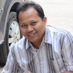 Kadang bongkar mesin,kadang kerja paksa ngupas bawang..