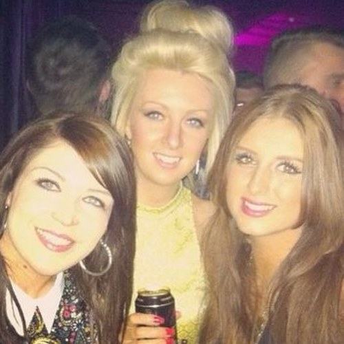 CarlyCeeby's profile picture. 