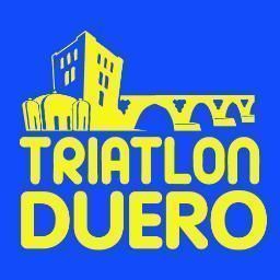 Somos un club de triatlón y trail. Con Escuela para Menores. Nos apuntamos a un bombardeo.