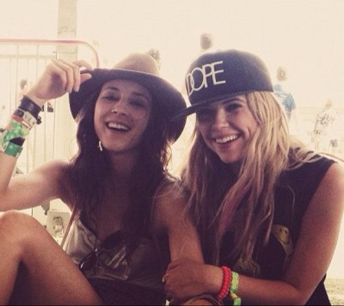 BellisarioFr's profile picture. source française sur la belle actrice de Pretty little liars troian bellisario. Nous somme deux a gere ceux compte alexandra et julie :)