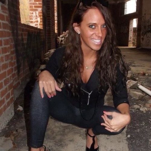 I'm Jenna Nash been modeling since sixteen and hoping to go far it's my dream so hit me up I'm fun and out going one of a kind I have a son he's mylife!!!