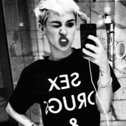 ela é top,capa de revista @mileycyrus