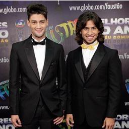 Senhor, dai vida aos meus inimigos para que eles possam aplaudir em pé a minha vitória @Mariano_MeM @MUNHOZ_FRANGO ♥ 29/11/12
