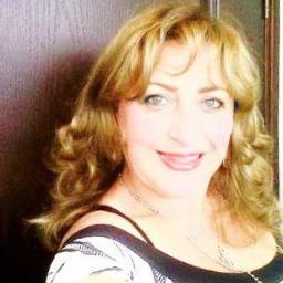 Administradora de Empresas   sencilla, trabajadora y me encanta mi hogar, mi familia son el motor de mi vida.