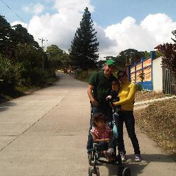Hombre feliz, con vision de progreso para todos. Ingeniero dedicado a mi trabajo y enamorado de mi familia, y de las expresiones culturales de mi pais.