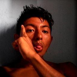 Sou uma pessoa muito gentil e carinhosa, gosto muito de fazer novas amizades, e gosto de curti uma balada de vez em quando rsrsr esse sou eu !!