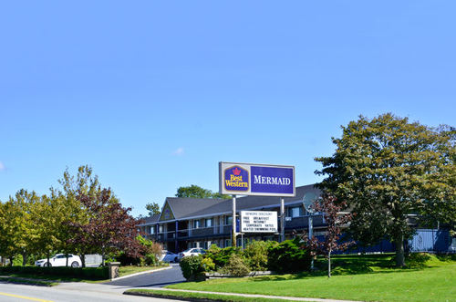 Stay in one of our 45 spacious guest rooms with free WIFI internet and new 42 Plasma HDTV's. Centrally located. Enjoy our free continental breakfast.