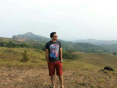 ishezir's profile picture. 