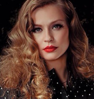 Актриса театра и кино.