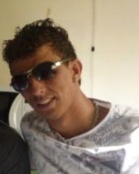 Eu sou um Webmarketer e divulgador na internet e estou tentando convencer as pessoas que é possível trabalhar na Internet de maneira séria e conseguir uma renda