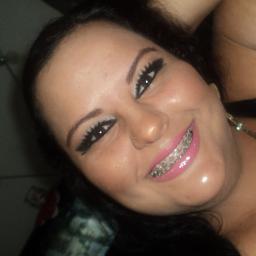 Sou melhor do que αs pessoαs pensαm, pior do que elαs imαginαm, αs críticαs não me αbαlαm, os elogios não me iludem, sou o que sou não o que fαlαm...