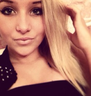 Laura - 16 - love @AustinMahone❤- Best Friend : @iiKristyyy - Whapp = Prive - Kik : Lovelycheryy