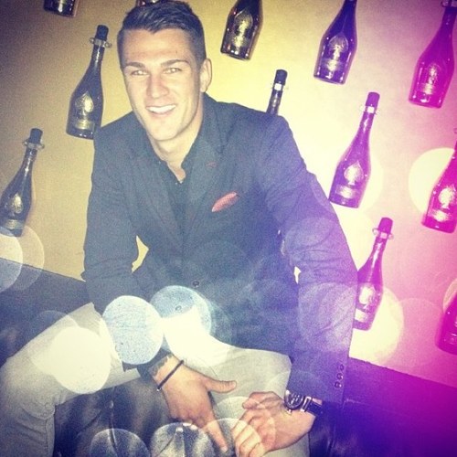 Ben_hargas's profile picture. Sagittarius Ask me about my Attention Deficit Disorder or Pie or My cat. A Dog. I have a Bike. Do you like TV? I saw a Rock.Hi