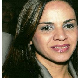Dentista--clinica geral e especialista em odontopediatria
Profissional de Educação Física especialista em personal trainer.