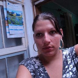 eu sou a nathy akela menina maluk q apront todas q bebe e fica de ressaca q alegra todo mundo q ri o dia inteiro
