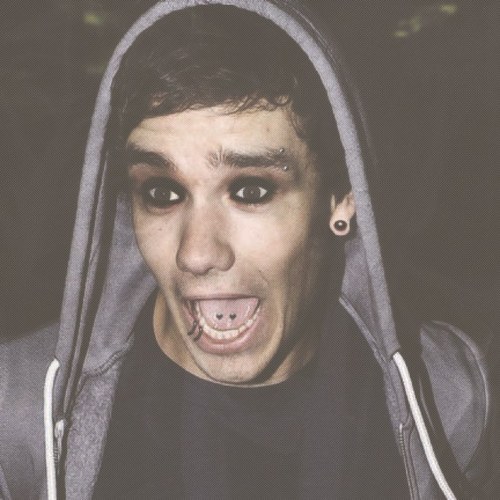 fauxpaynex's profile picture. I'm not broken, just bent. Maybe I'll learn to love again.