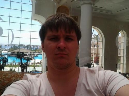Вчера подглядывала в дырку в заборе,ткнули пальцем в глаз,болят оба глаза-надо ж было посмотреть кто ткнул….