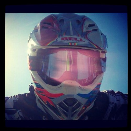 Tyler, 16, I like dirt scooters , and hockey!!!