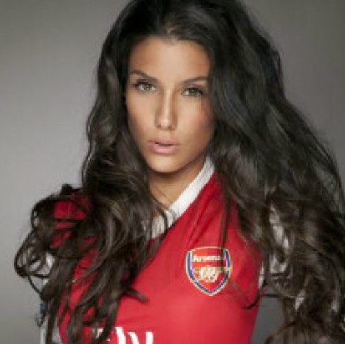 I'm a die hard Gunner!! Follow me and I'll follow back :) This is an Arsenal fan page so follow for updates and eveything Arsenal related :)