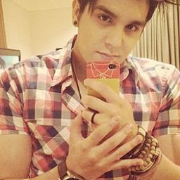 Desculpem-me , até podia fazer uma bio, mais o @luansantana está me esperando ;*